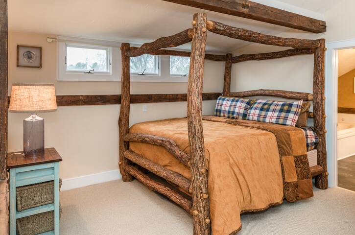 Sleep on the most magnificent, king size, Tempur-Pedic bed in your private loft above the main living area. So sturdy and so beautiful. We know you'll love it--cozy in the day....