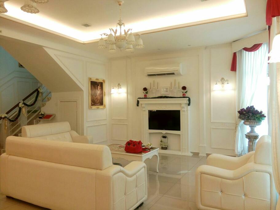 Italian Baroque Style Living Hall