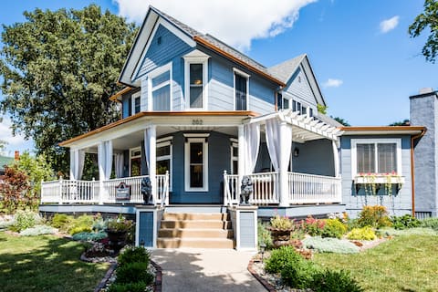 The Sycamore Guesthouse, Across from Journeyman.