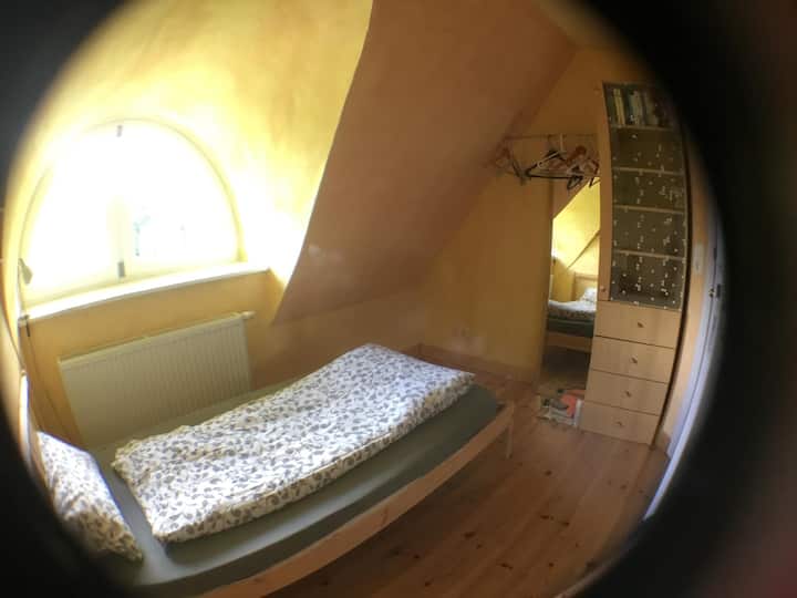 Schlafplatz 3 hat ein Einzelbett (3a) unten und .... ///bedroom 3 има единечен кревет (3a) тука и .... //Schlafplatz 3 има единечен кревет (3a) под и ...