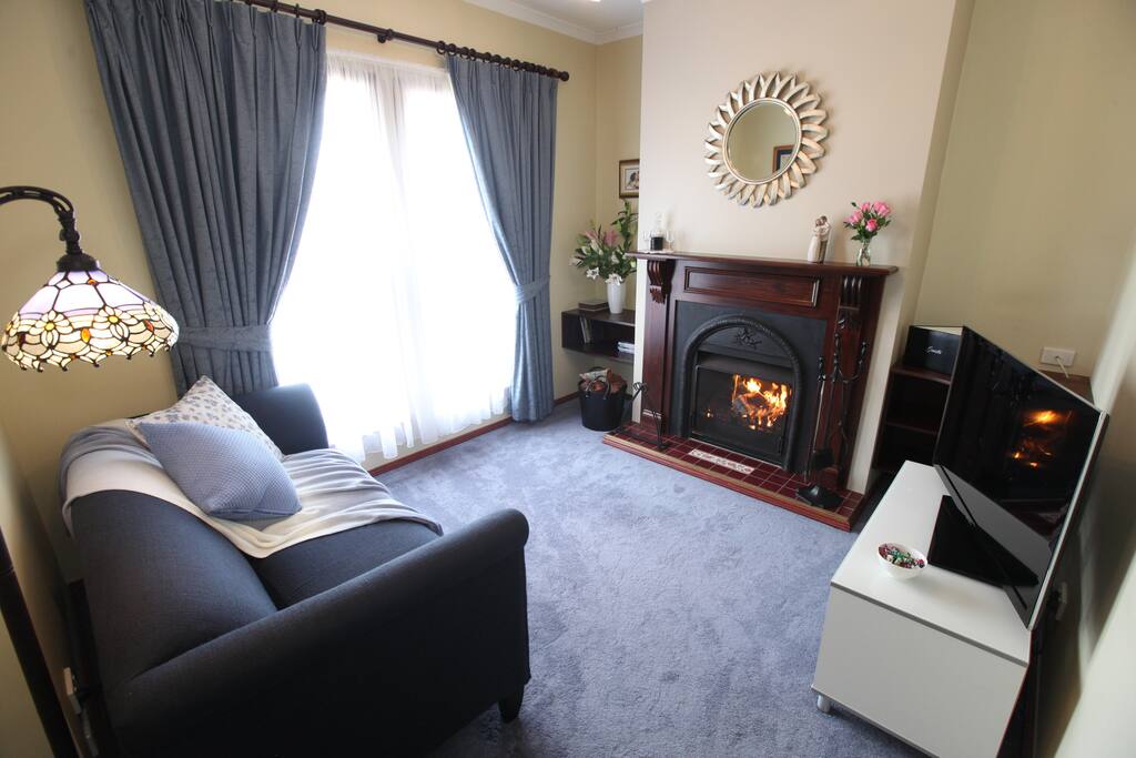 Adjoining private living room
