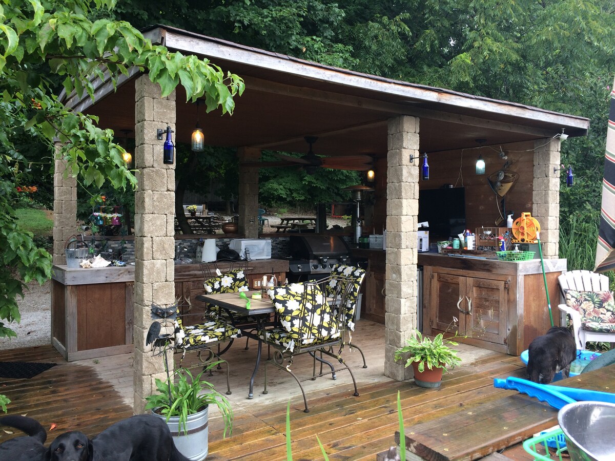 Suite private entrance peaceful forest property