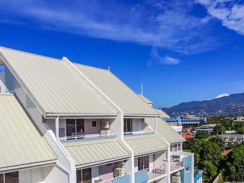 Sunrise @ The Bromptons Luxury Penthouse Kingston