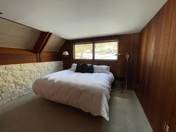 Основна спалня на етаж