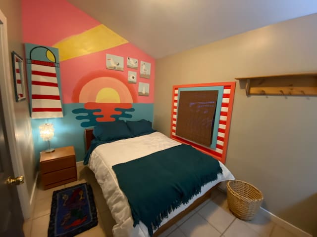 2 bedroom guest house. 3 minute walk to Parlee