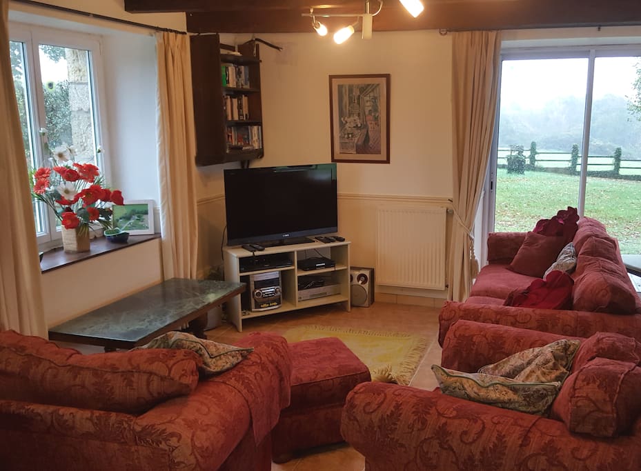 Lounge area with views from windows, HD TV, Orange receiver, UK Freesat.