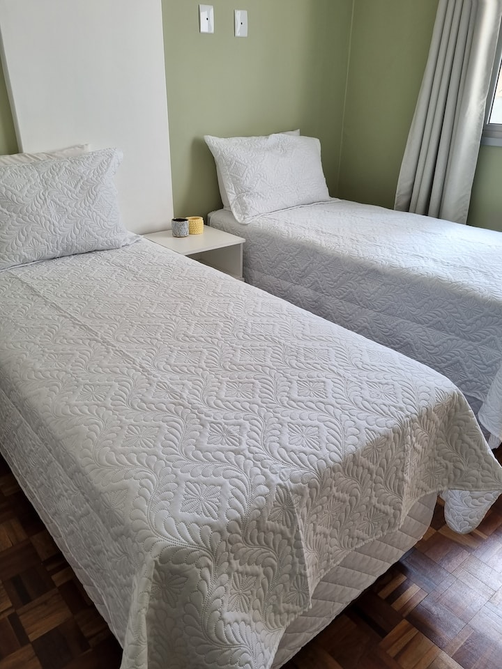 חדר 03, שתי מיטות יחיד 