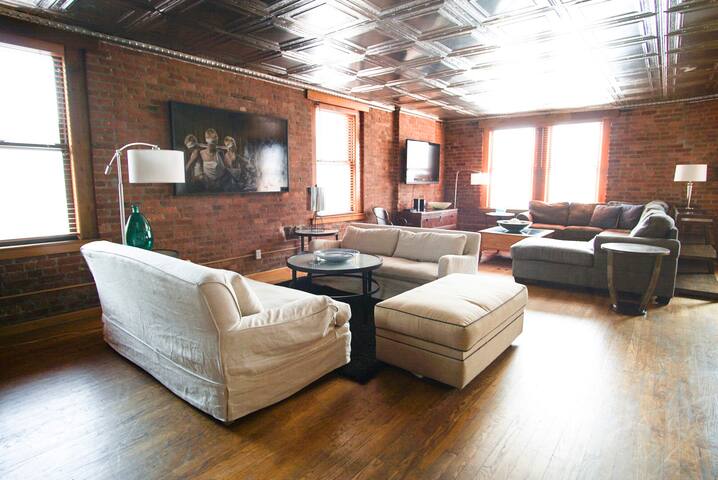 Massive Loft in SoHo/Little Italy gallery image 4