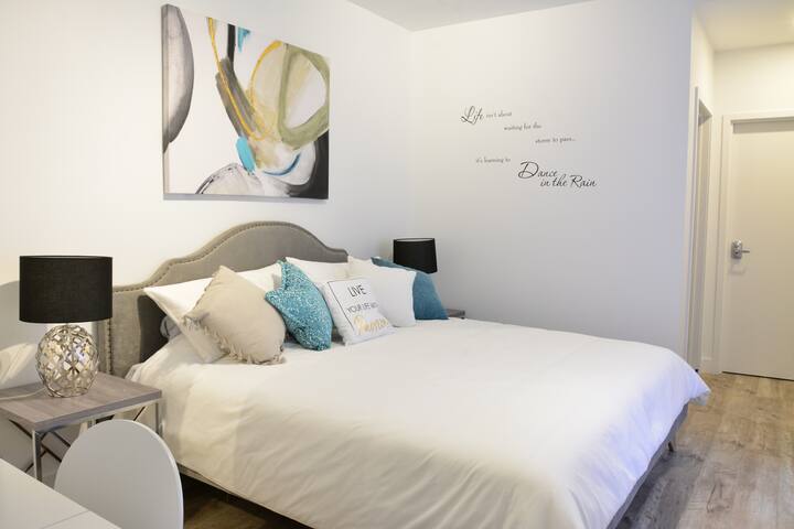 Rare Ground Floor – 5 BR/ 6 BA – Private Courtyard gallery image 4