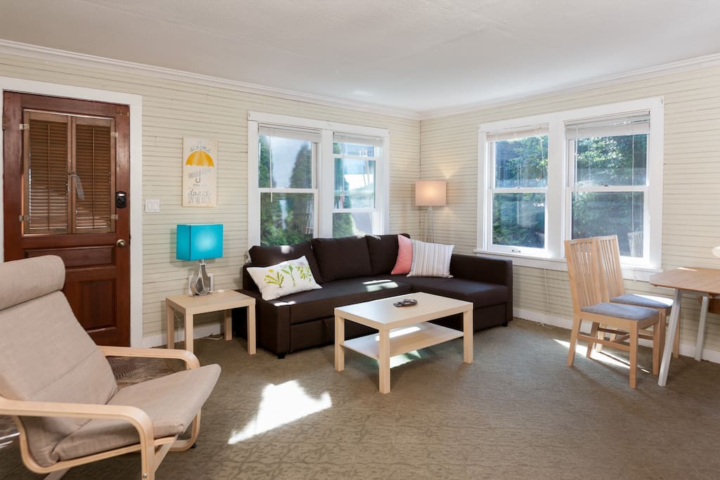 An L-shaped sectional and dining table for 4 makes this a great space to decompress after exploring Seattle.
