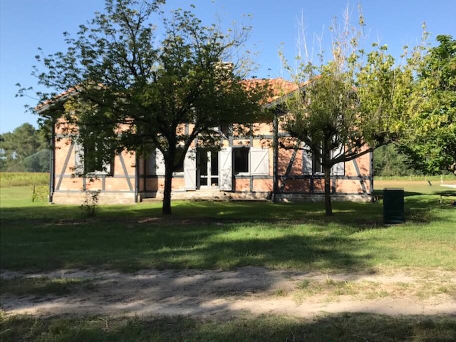 Façade côté airial