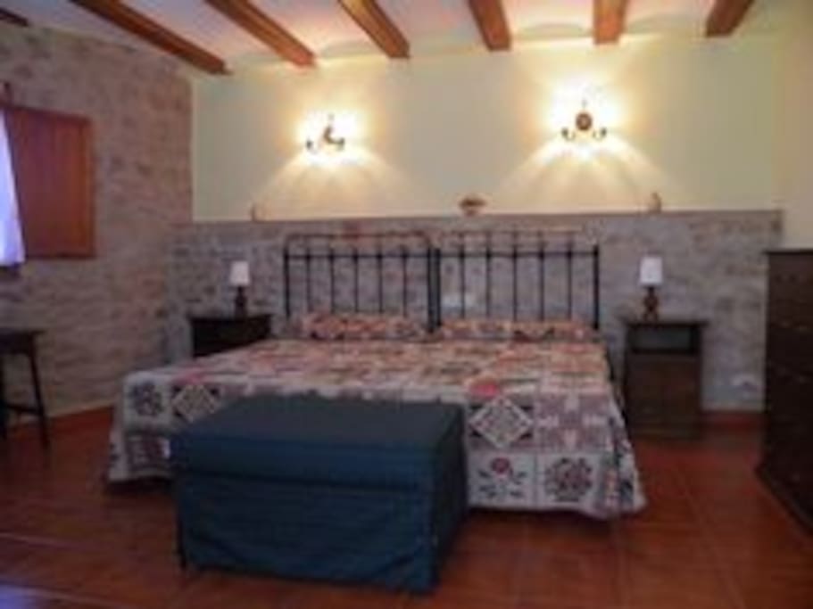 dormitorio con dos camas de 105 cms.