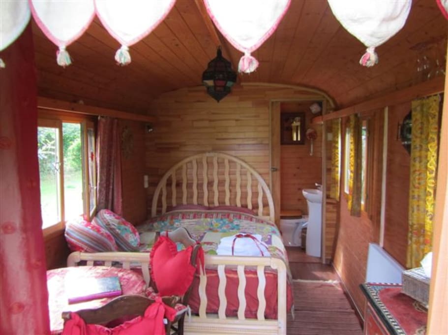 L'intérieur de la Roulotte