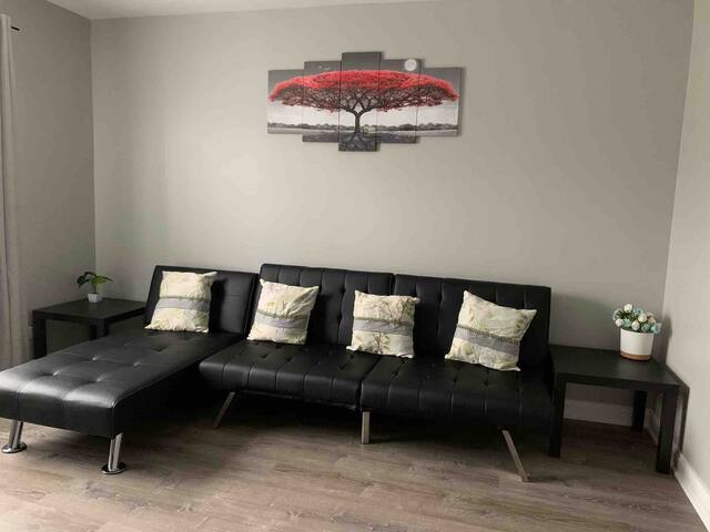 Spacious 4BR, central ChinaTown by McCormick/DWNT gallery image 5