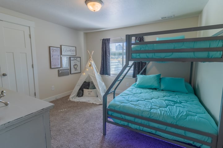 Bunk Bed With Hideout 2022