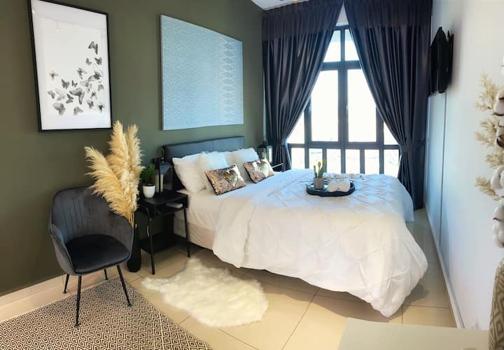 חדר שינה ראשי, נוף ל - KLCC, מצעי פרימיום סימונס