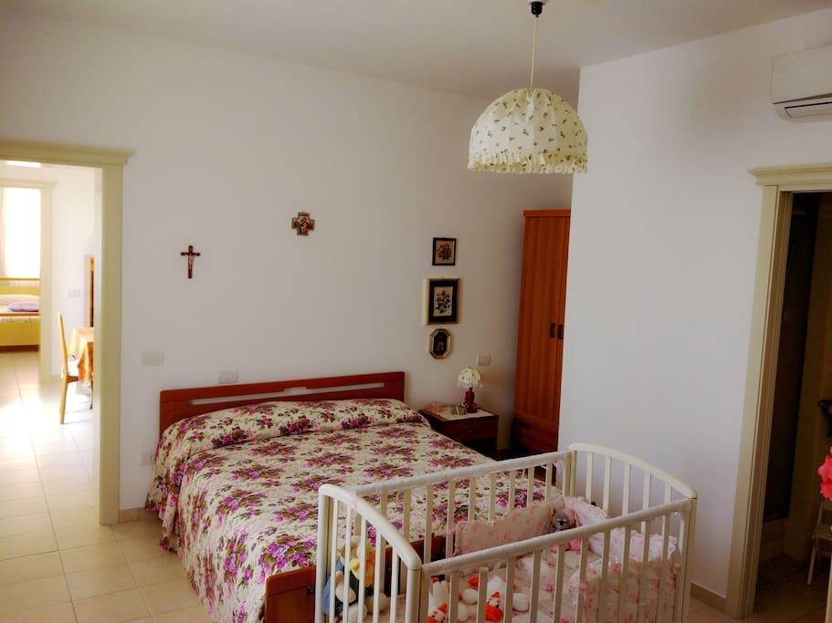 La camera (stanza con letto matrimoniale)