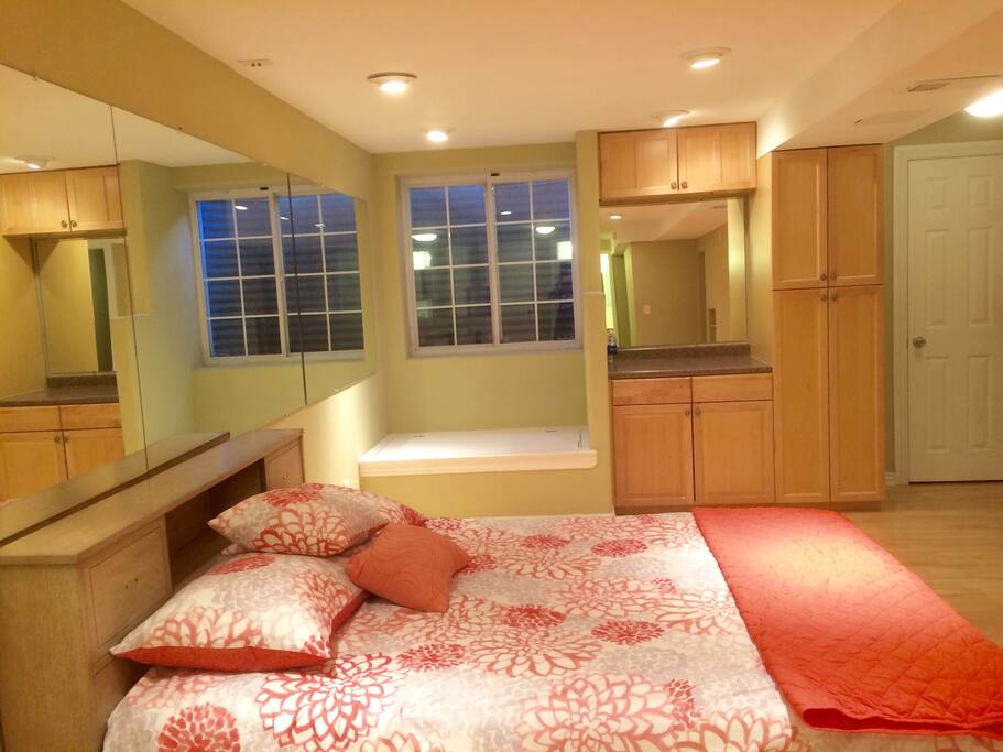 Plenty of closet/cupboard space, hangers provided