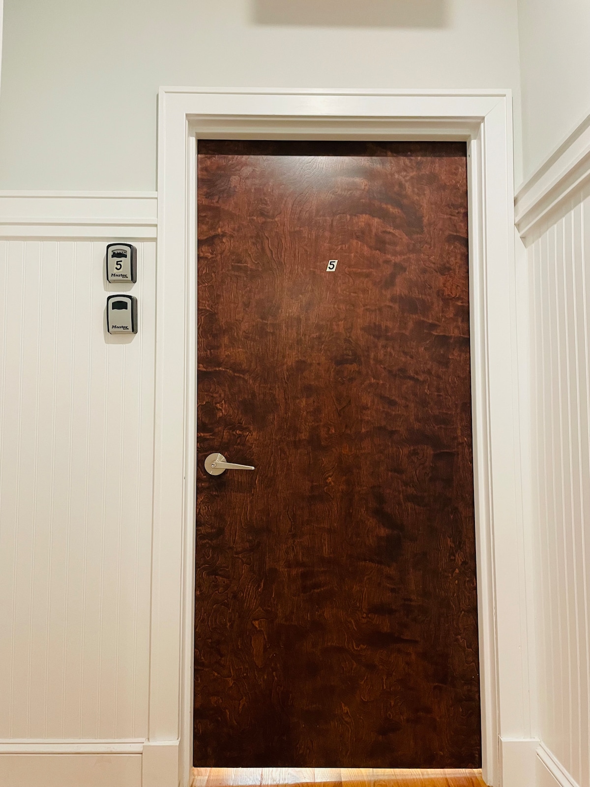 Unit 5, Queen Bed, Wi-Fi, Elevator @ Old City