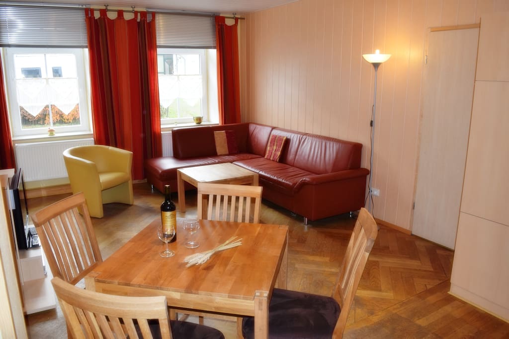 Sofaecke und Esstisch
