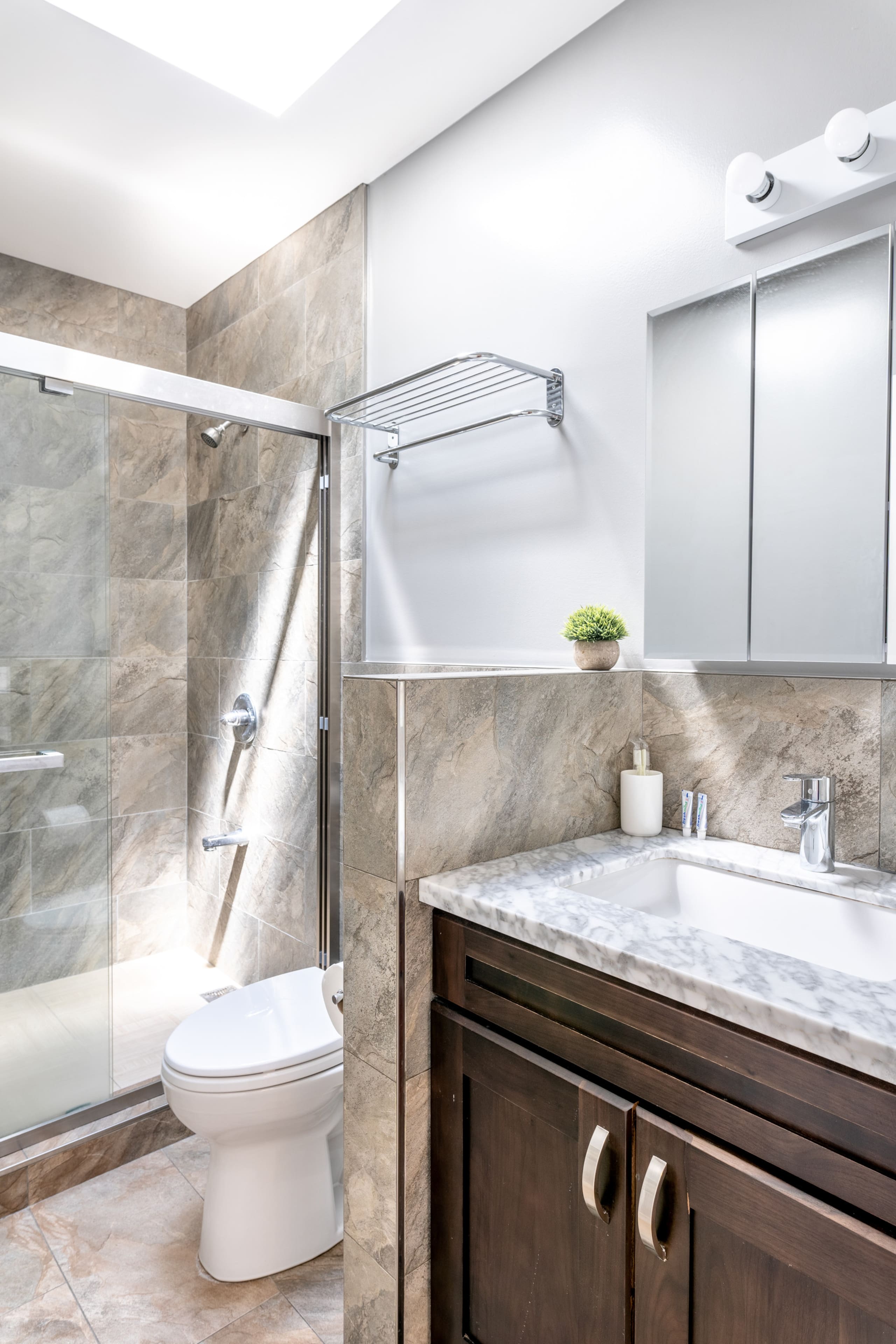 Home in San Francisco · ★4.98 · 4 bedrooms · 5 beds · 2 baths - Image 25