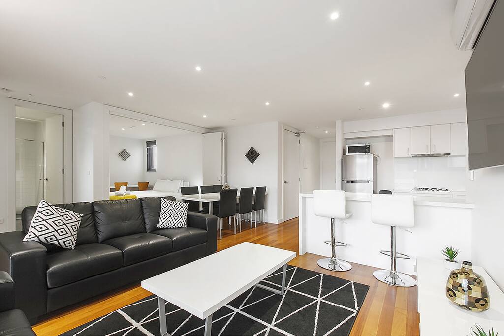 Spacious,living-dining area. Seating for 6