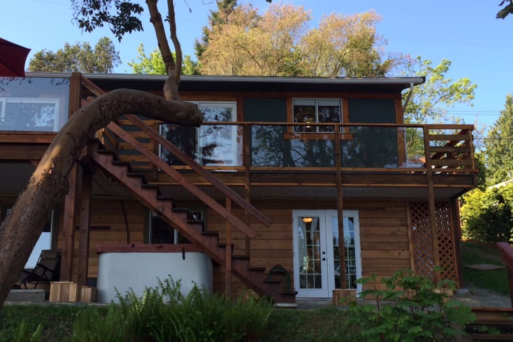 Suite and hot tub location