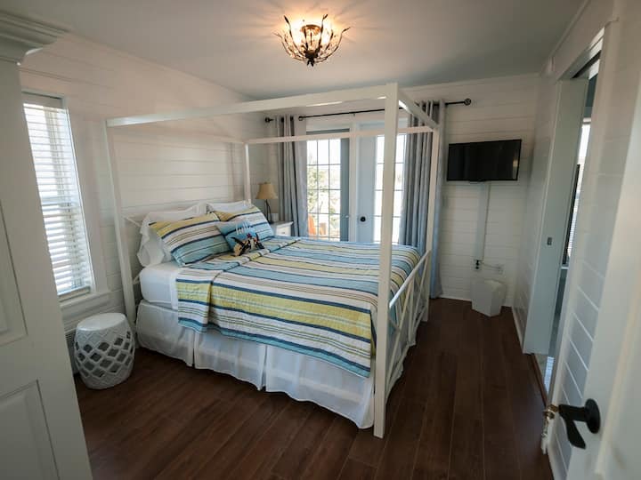 Cottage in Wedgeport · ★4.93 · 2 bedrooms · 2 beds · 2.5 baths