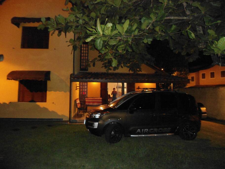 Visão frontal noturna