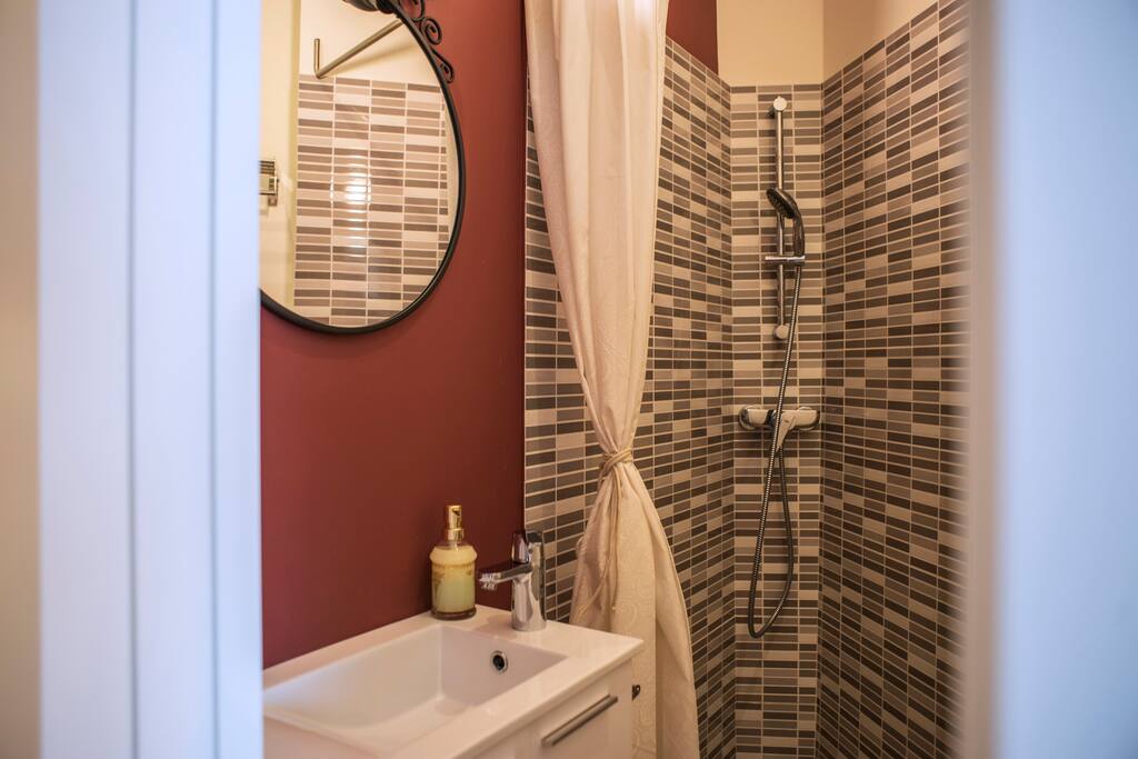 Double room with private bathroom
