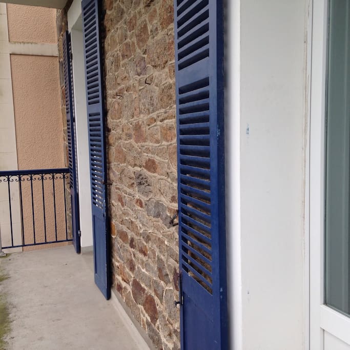 Balcon courant sur la façade Est
