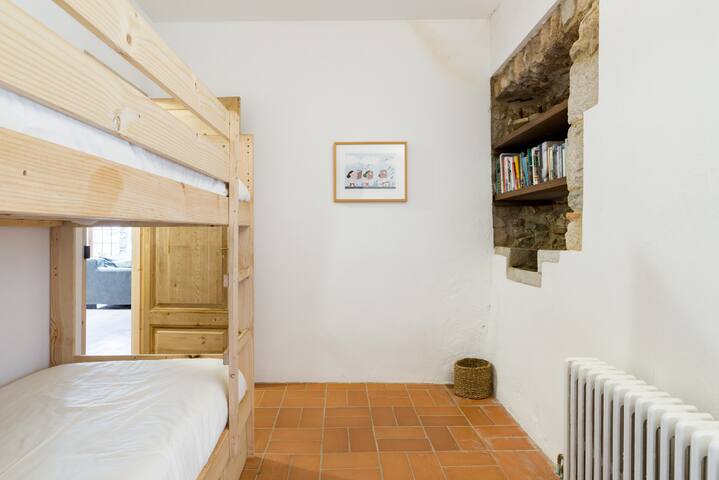 Preciosa masía del siglo XVII con jardín y piscina, recién restaurada. gallery image 3