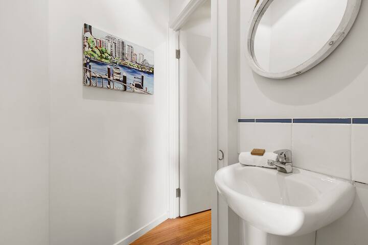 Big Sky at Sunrise, Sunrise Beach gallery image 5