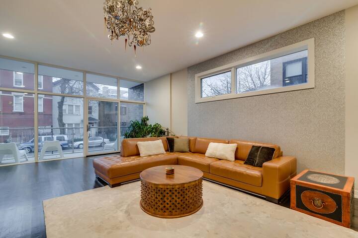 Modern Condo where East meets West! gallery image 4
