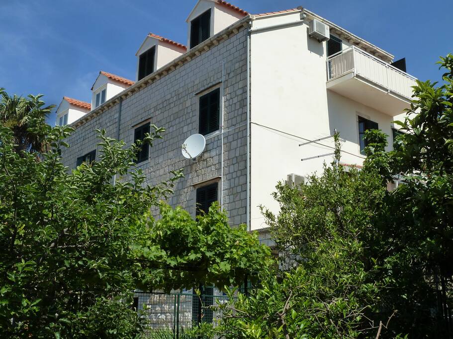 House-studio apartment