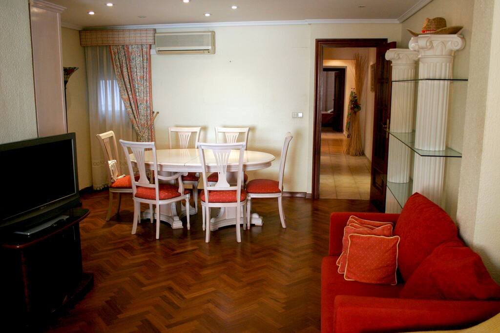 Amplio salon-comedor