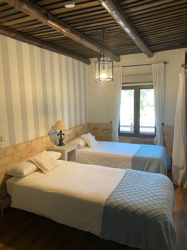 Habitación contigua a la habitación de literas