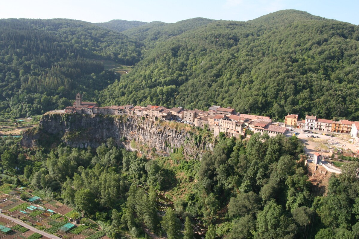 Castell Follit de la Roca at Can Manyol in Santa Pau