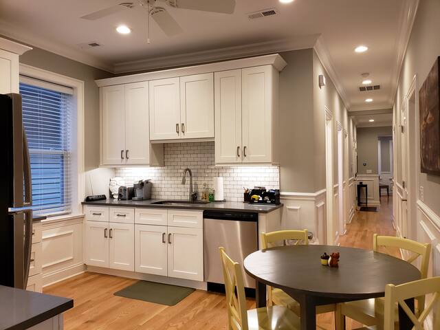 Newly renovated, Family/Kid Friendly, near Wrigley gallery image 4