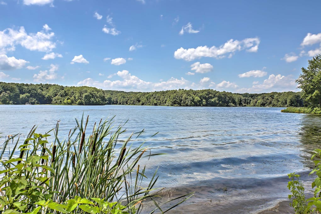 You’ll be merely minutes from fishing on Kinkaid Lake or outdoor adventures in Shawnee National Forest!