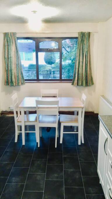 Eat-in Kitchen