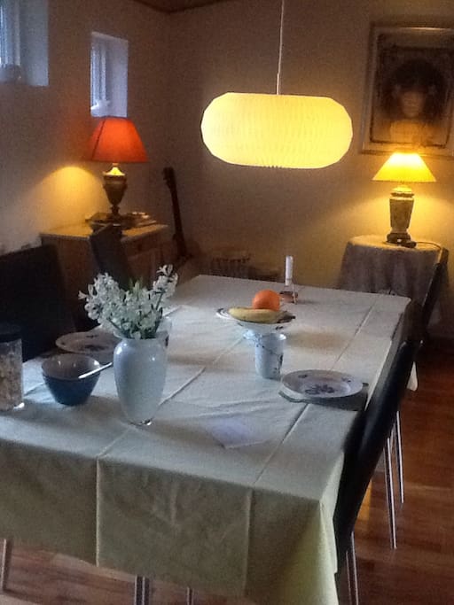 the cosy dining room where breakfast can be served.