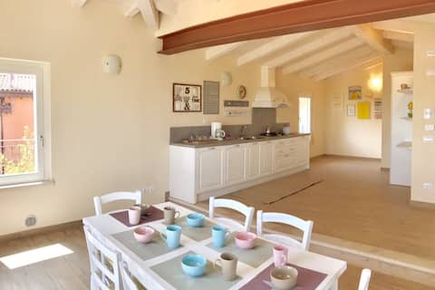 Bright penthouse with lake view 020044-CIM-00001