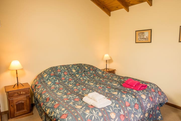 Двойно легло в спалнята (незадължителни единични легла)