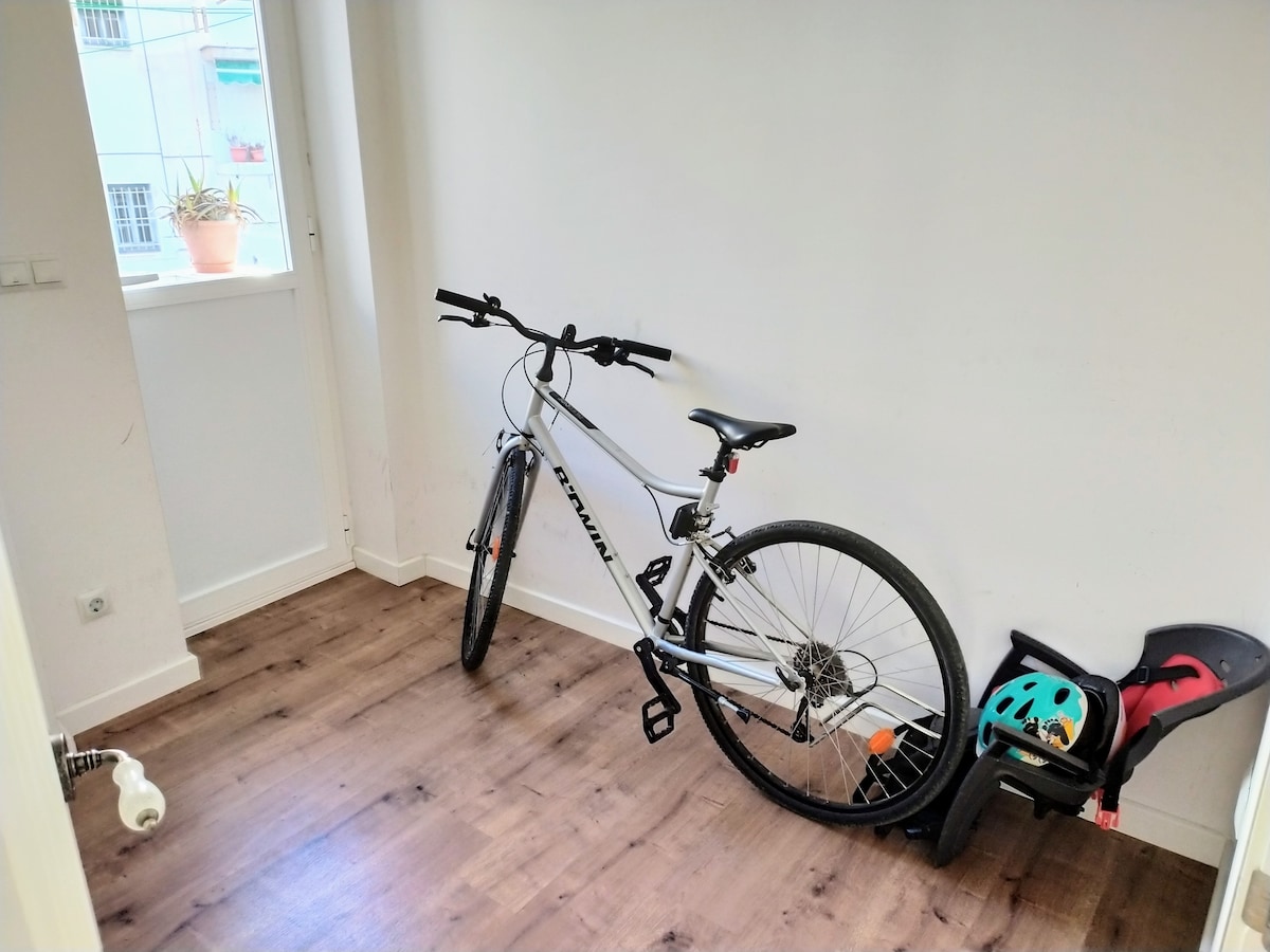 Tercer dormitorio individual/estudio/oficina: es posible que haya bicicletas y carros disponibles, solicítalo con reserva