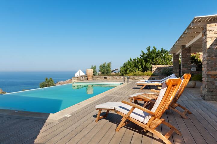 Azure Villa on Kea Island, Greece gallery image 4
