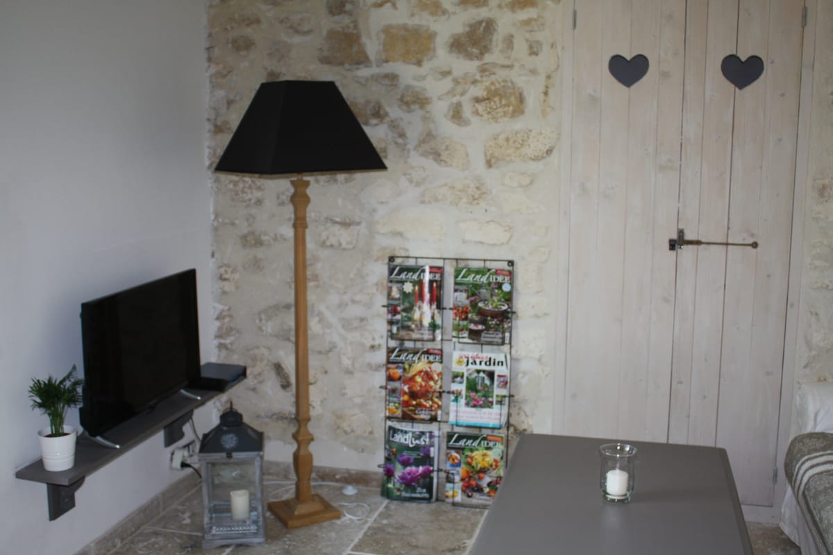 Top performing Airbnb: Gîte in an old farmhouse, 2 minutes from Pernes in Pernes Les Fontaines