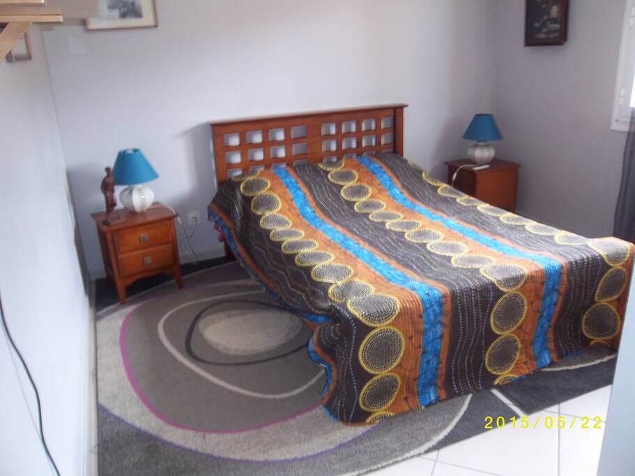 chambre avec Tv placard