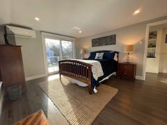 600+ft+Walk+to+Ocean%21+2nd+floor+Renovated+Cottage%21
