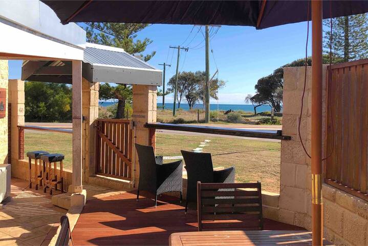 Drummond Cove Beachfront Shack